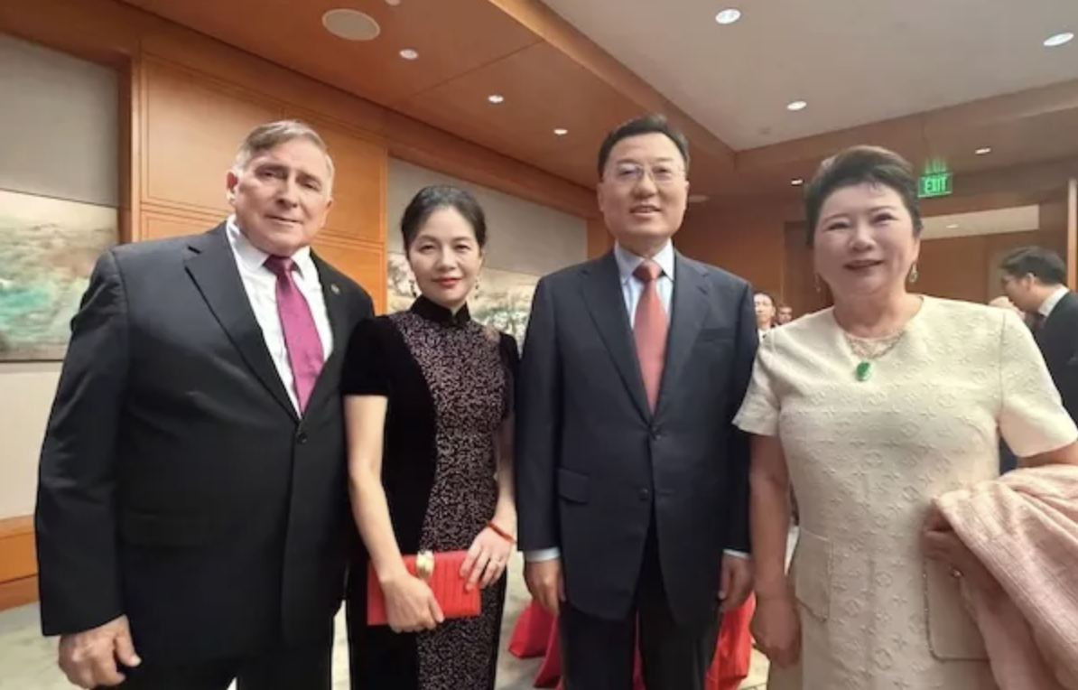 美宝集团董事局李俐应邀出席中国驻美使馆国庆招待会